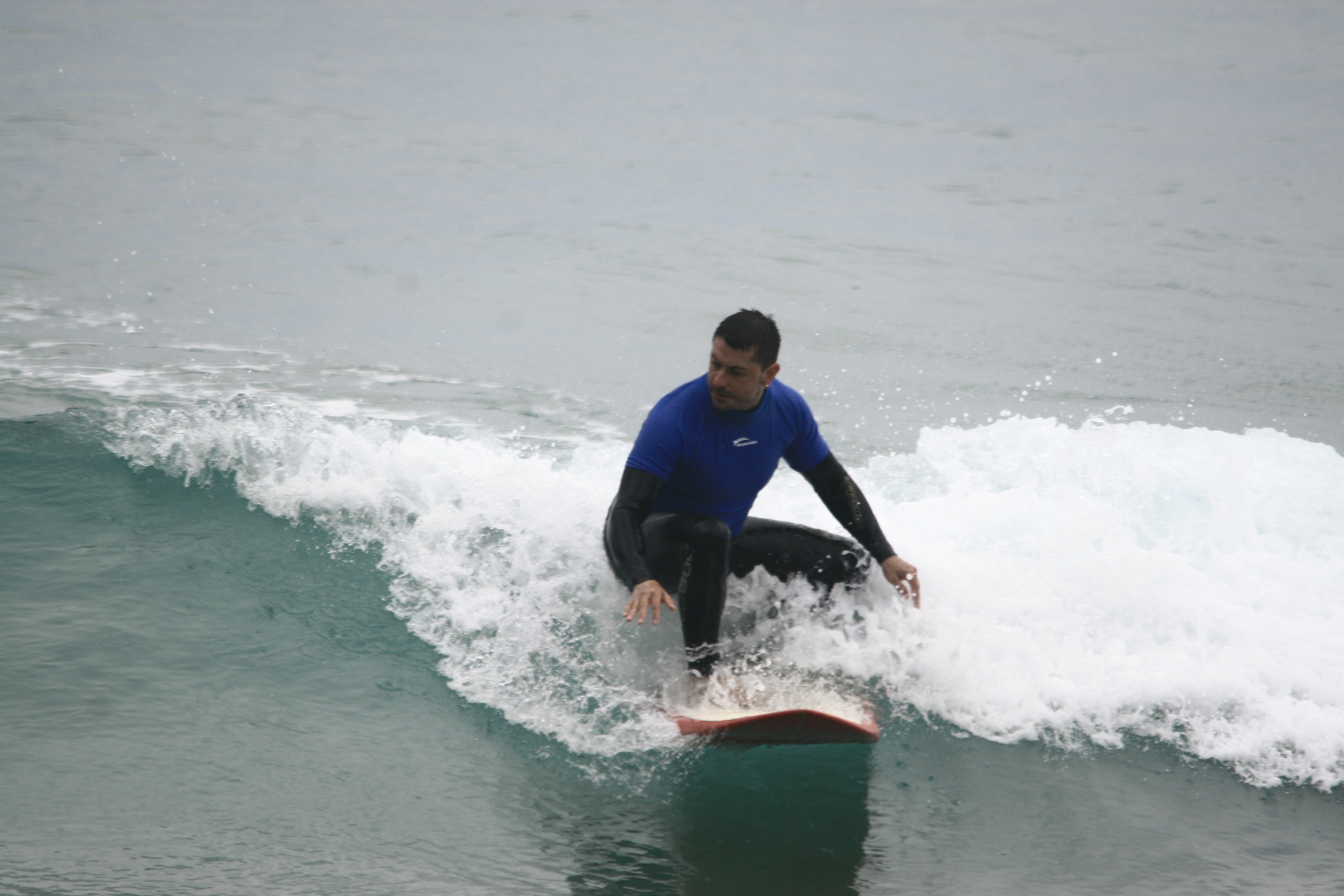 Clases de surf en Llanes. Equipo de invierno